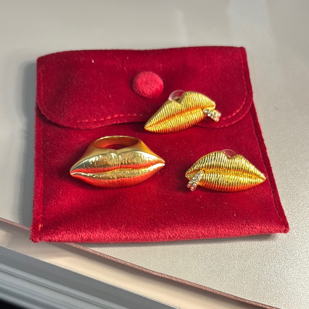 Schiaparelli Gold Lip-Shaped Jewelry Set